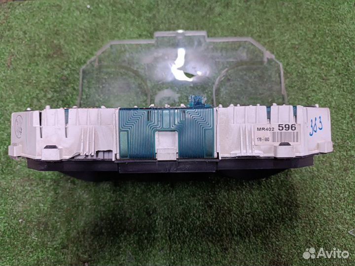 Панель приборов Mitsubishi Pajero V 6G74 2000-2006