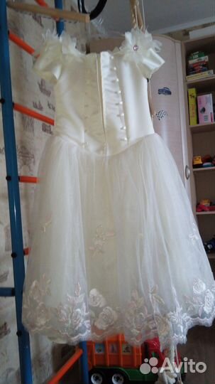 Продам платье для девочки (7-9 лет)