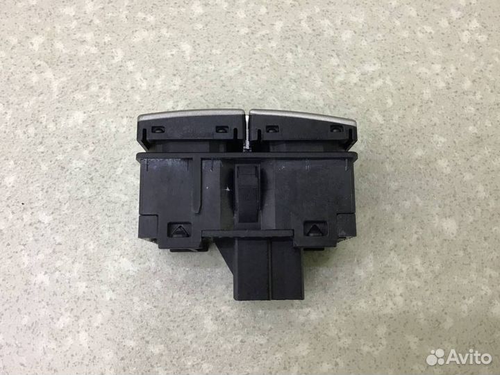 Кнопка аварийной сигнализации Ford Kuga (CBV) 2008-2013 9V4T13A350