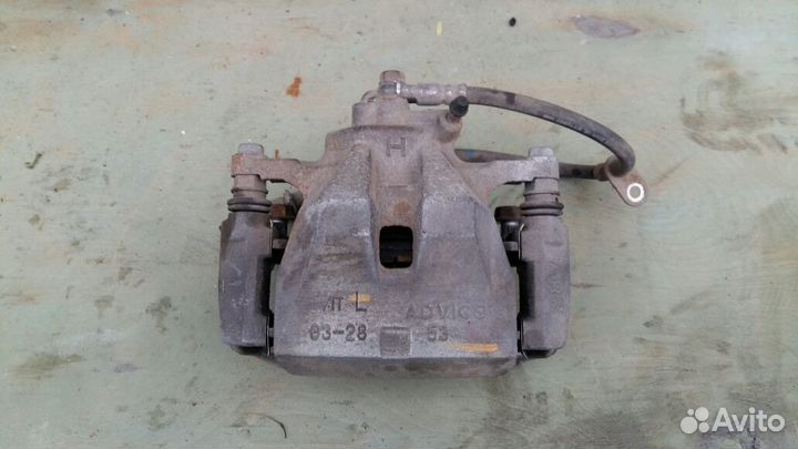 Суппорт передний левый. Toyota Camry v40 / Тойота