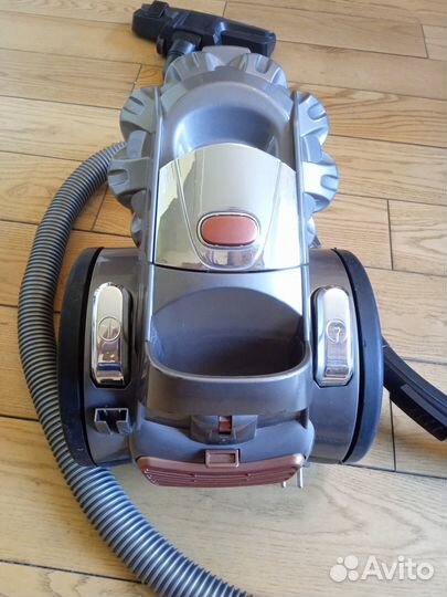 Продан. Пылесос Redmond RV-C331 1600W