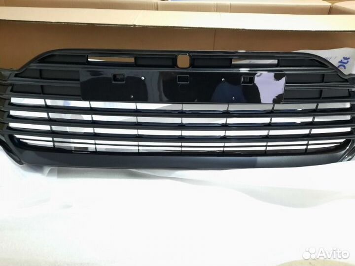 Решетка в бампер передняя Toyota Camry V75 2021+