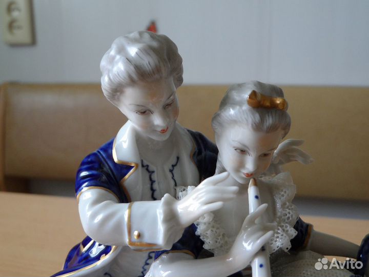 Фарфоровая статуэтка 