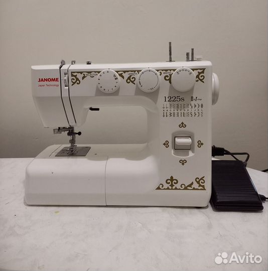 Швейная машина janome