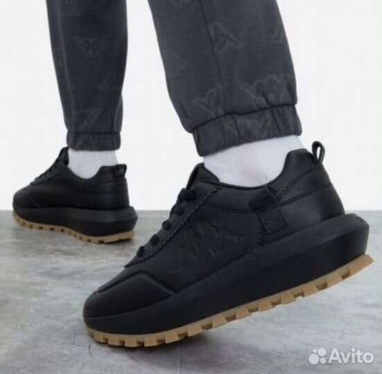 Кроссовки женские 39