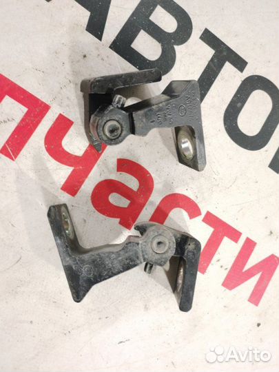 Петля двери передняя левая Porsche Cayenne 958 3.6