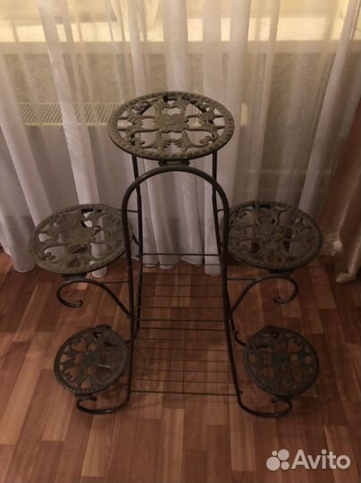 Подставка под цветы металлическая