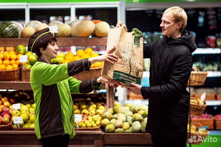 Продавец в продуктовый магазин