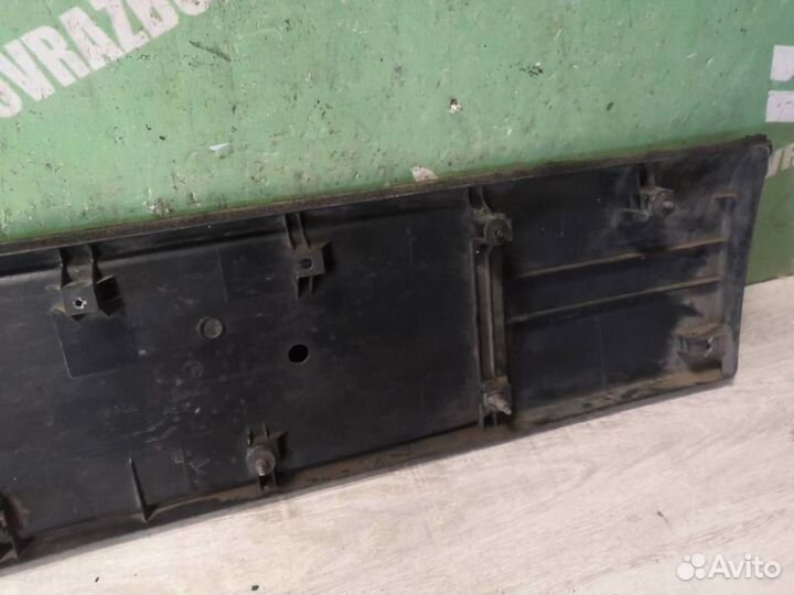 Накладка двери багажника