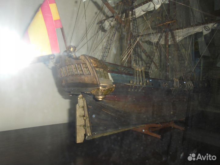 Испанский корабль, дерево, витрина стекло