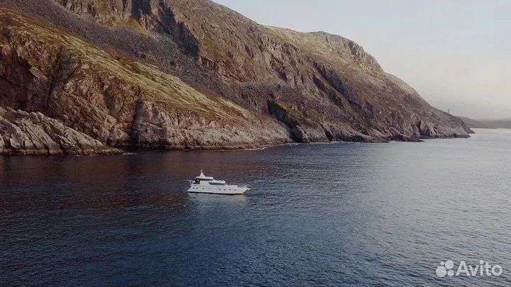 Прогулочная яхта в Териберке