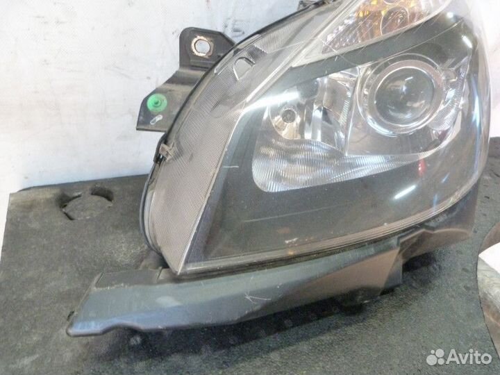 Фара левая Renault Clio III 2005-2012