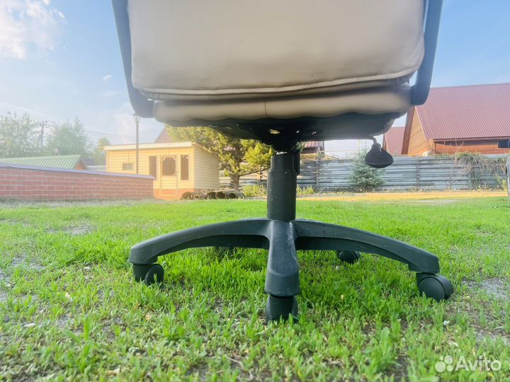 Кресло кожаное