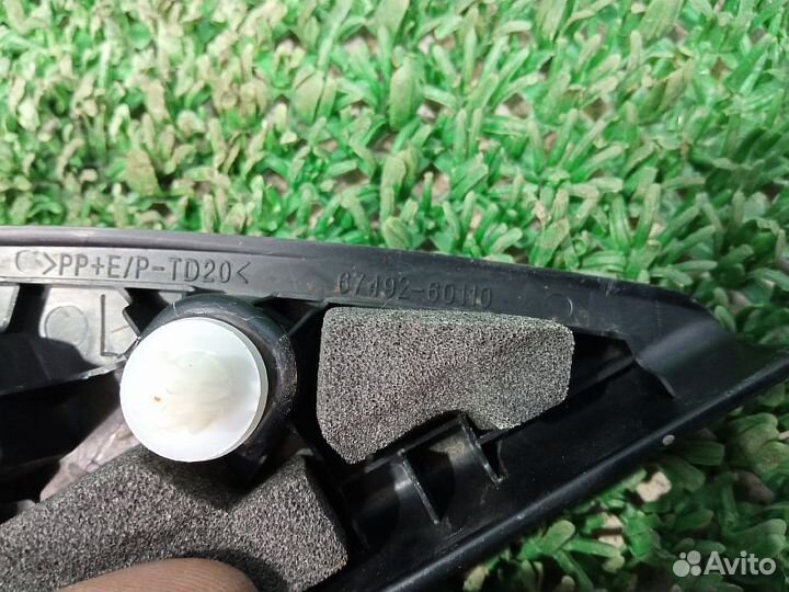 Уголок зеркала внутренний передний левый Toyota La