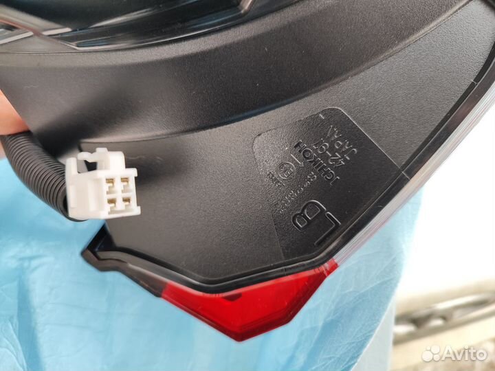 Оригинальный левый фонарь toyota RAV4 xa50