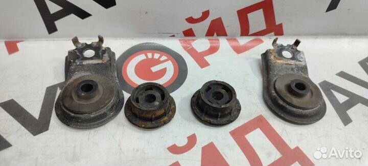 Крепление радиатора Mitsubishi Airtrek CU5W 4G69