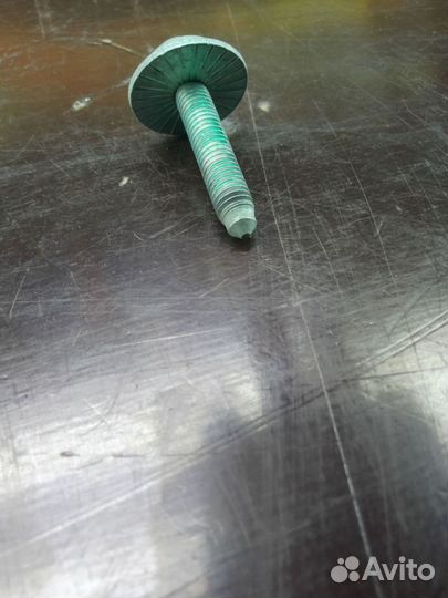 Болт крепления переднего бампера VAG 2938