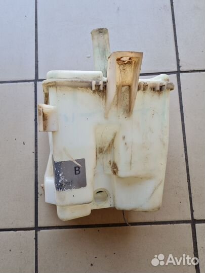 Бачок омывателя nissan primera P11