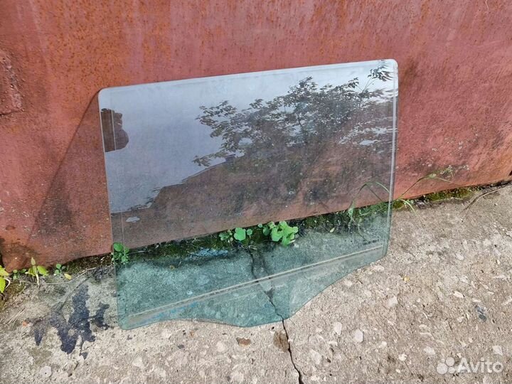 Стекло задней левой двери Мерседес w211 универсал