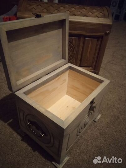 Сундук деревянный