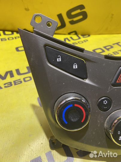 Блок управления печки Chevrolet Aveo T300