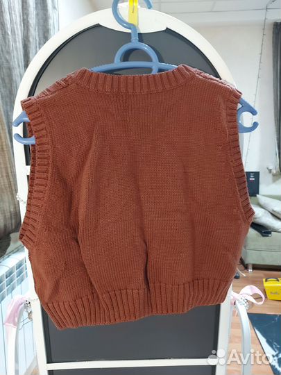 Жилетка женская вязаная