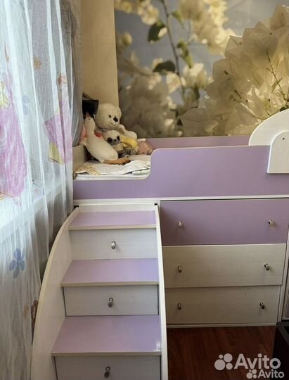 Детская кровать чердак со столом и шкафом