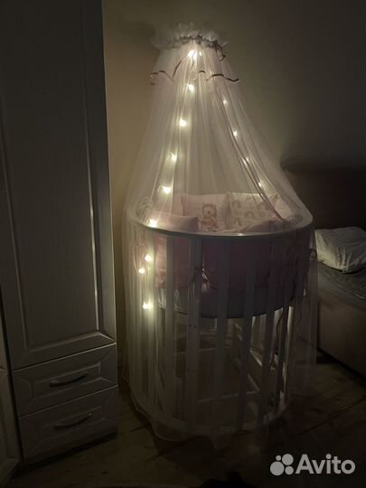 Кроватка детская с маятником +пеленальный стол