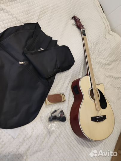 Акустическая бас гитара