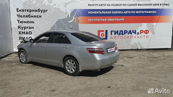 Ремень безопасности задний левый Toyota Camry (XV4