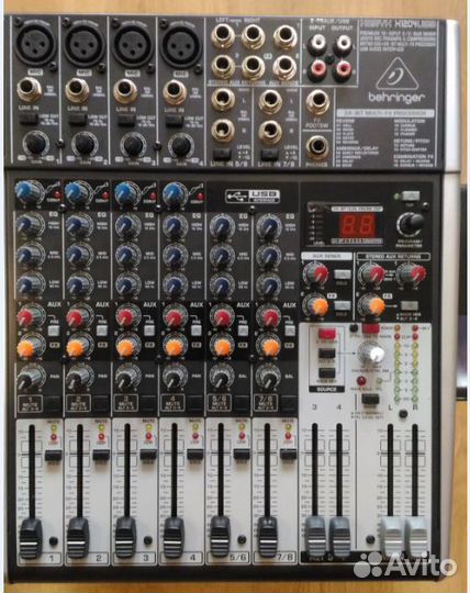 Behringer Xenyx X1204USB микшерный пульт с USB