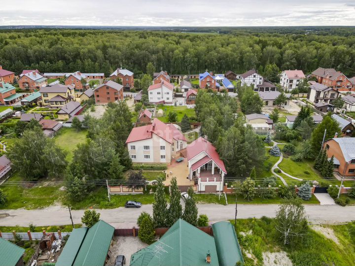 Коттедж 252 м² на участке 15 сот.