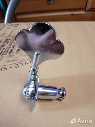 Колок для басс гитары