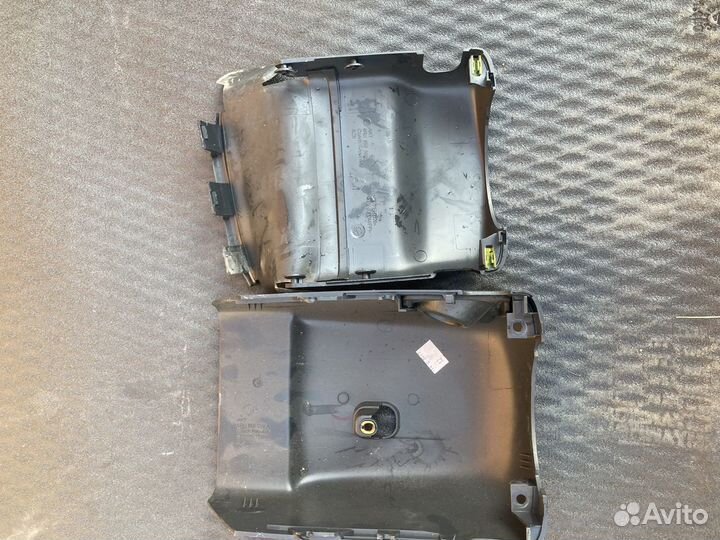 VW Polo Кожух рулевой колонки