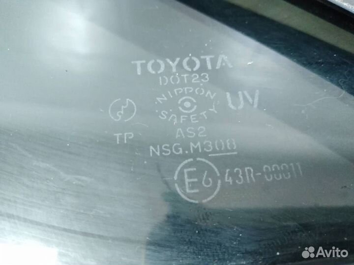 Стекло двери задней правой форточка Toyota Camry V