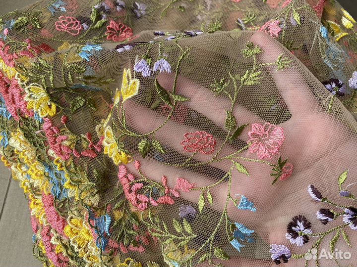 Ткань вышивка на сетке