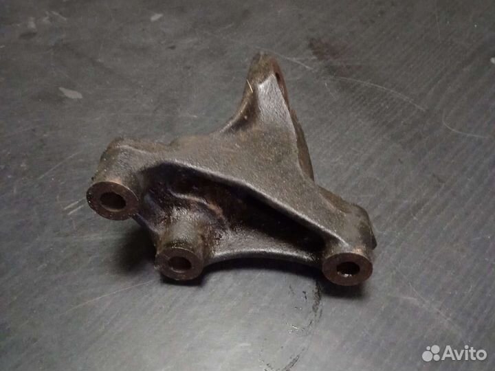 Кронштейн опоры двигателя Toyota Camry V40