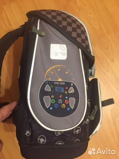 Рюкзак школьный с ортопедической спинкой