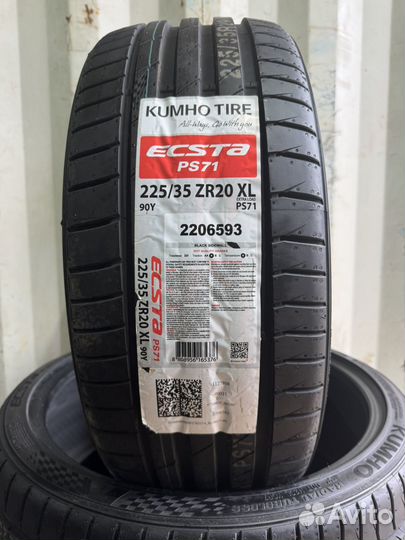 Kumho Ecsta PS71 225/35 R20 и 255/30 R20 92Y