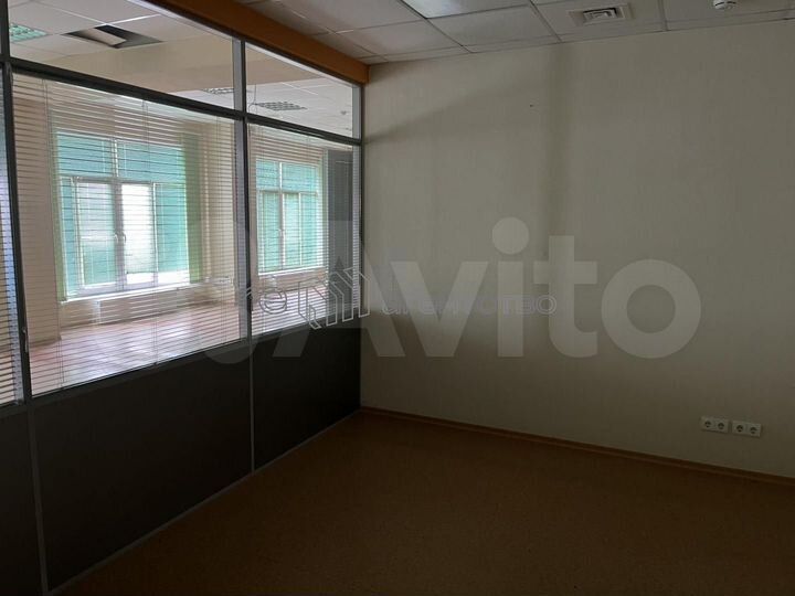 Офис с парковкой