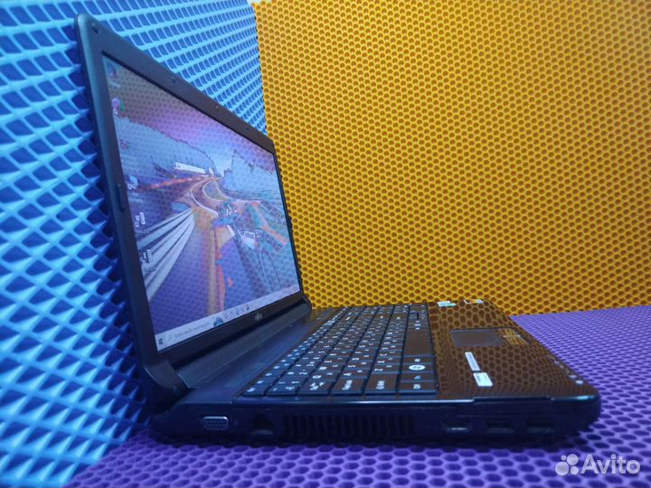 Мощный офисный ноутбук Fujitsu SSD