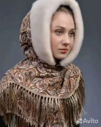 Платок на флисе с отделкой из норки