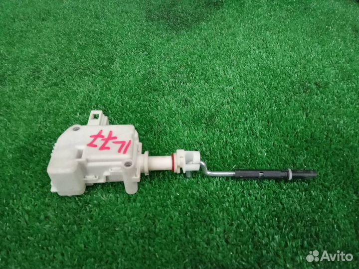 Замок лючка бензобака Volkswagen Touareg 7L 1