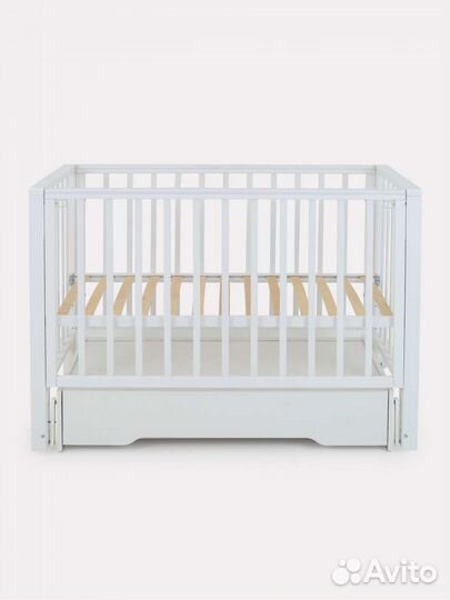 Детская кроватка с маятником и ящиком