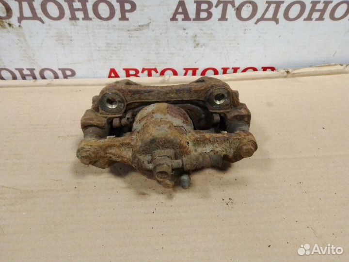 Суппорт тормозной передний левый Toyota Yaris