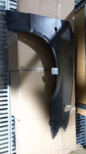 Крыло переднее правое