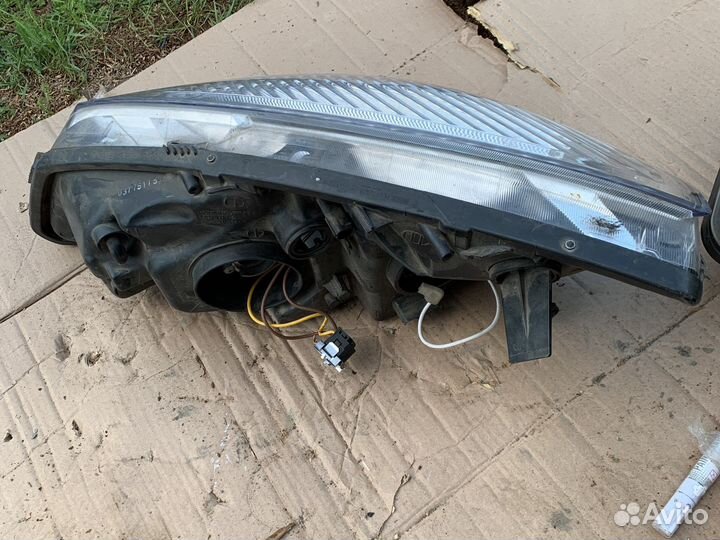 Фара правая renault scenic 2 дефект креплений