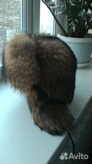 Шапка ушанка из меха енота