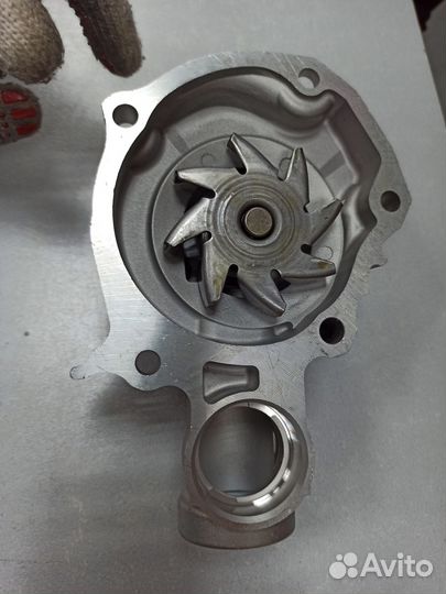 Водяной насос Mitsubishi Lancer 2.0 Outlander 2.0