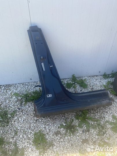 Volkswagen polo центральная стойка с порогом